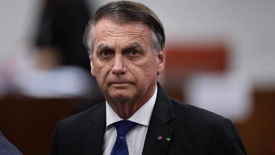 Bolsonaro passa mal e é levado de ambulância ao hospital Bolsonaro deixa presídio de ambulância após crises de vômito
